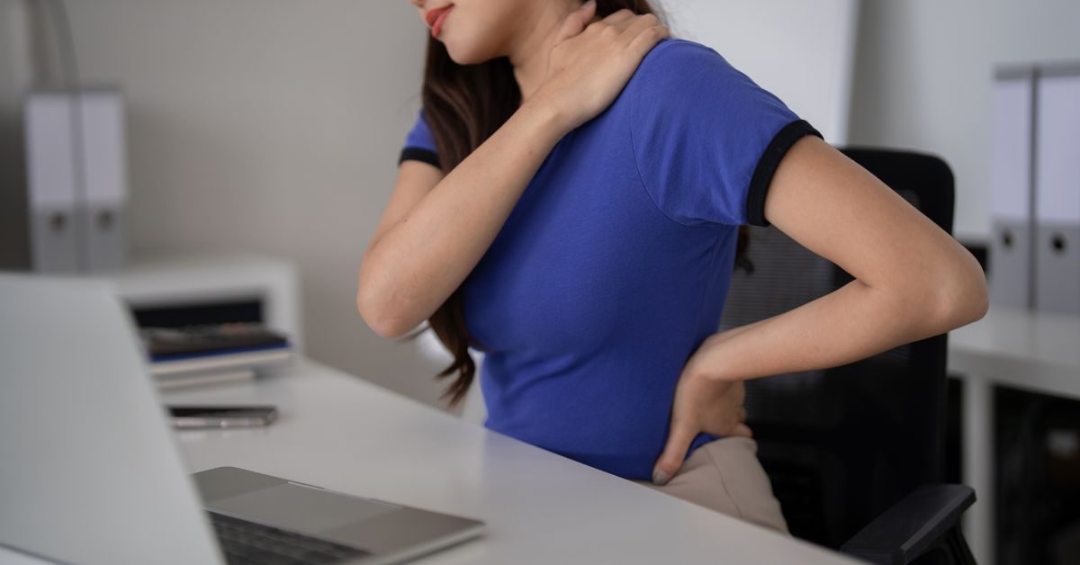 when-to-see-chiropractor-back-pain-edwardsville