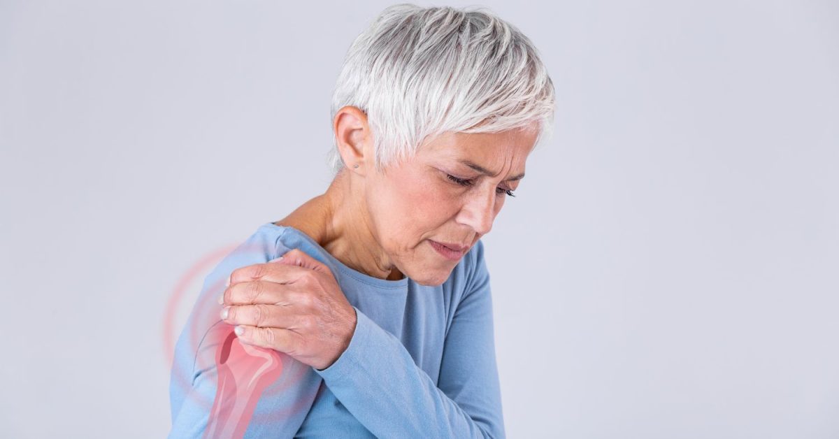 causes of shoulder pain in female